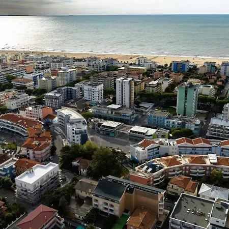 Apartment Comfy Flat 200m From The